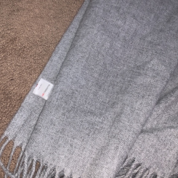 Two scarves - Picture 2 of 4